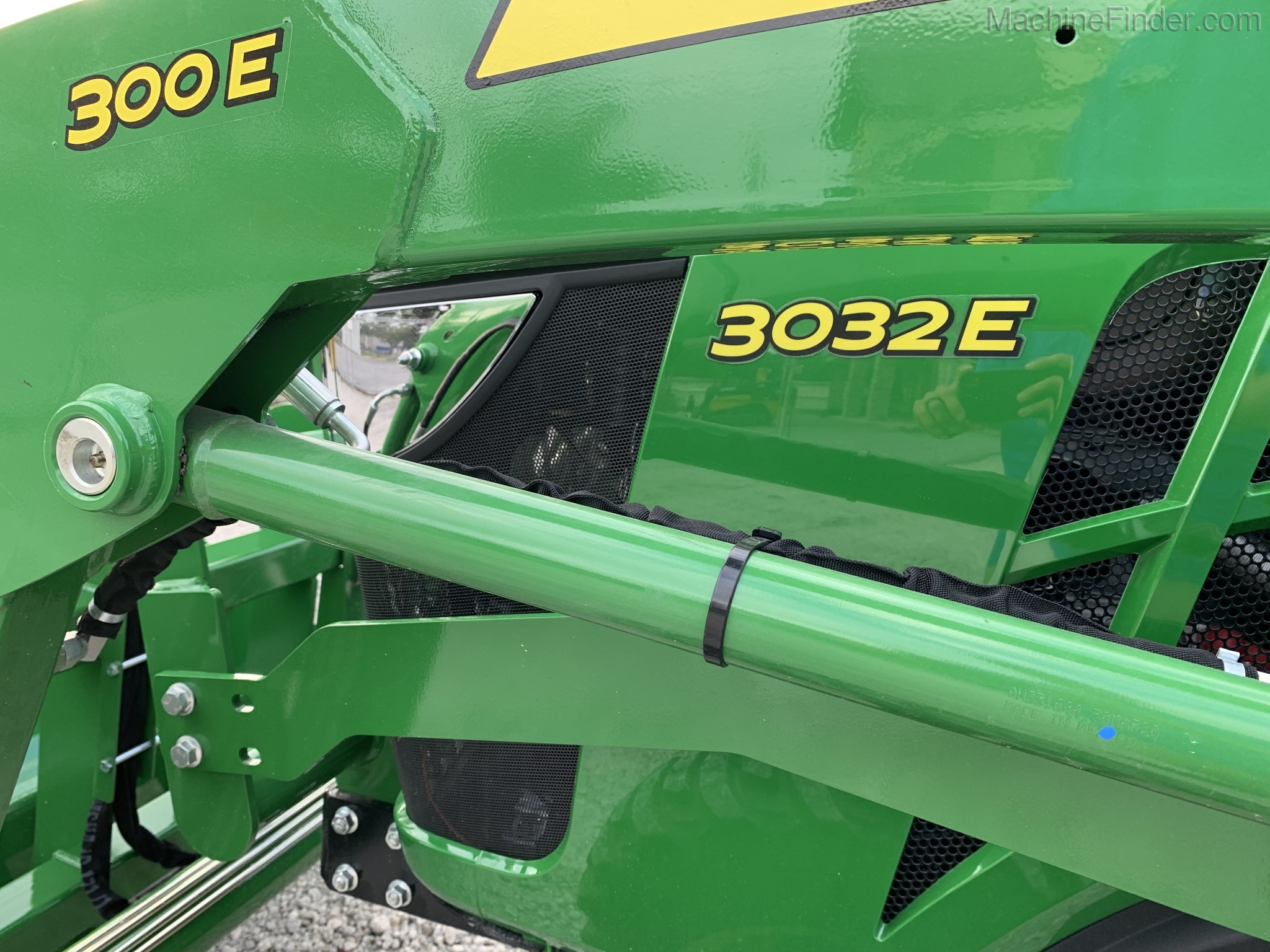 2020 John Deere 3032E Image 9