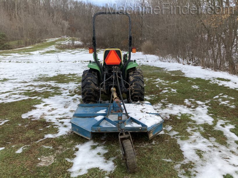 2005 John Deere 3320 Image 4