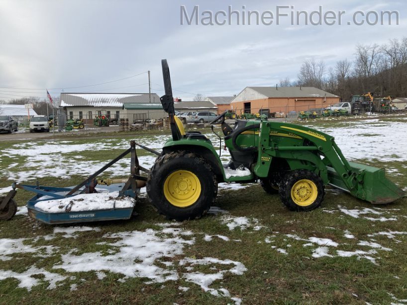 2005 John Deere 3320 Image 1