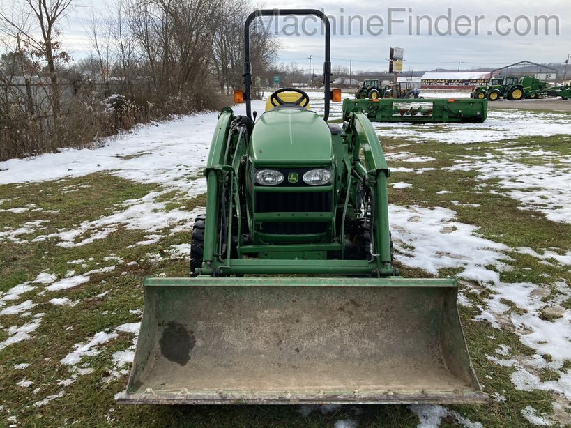 2005 John Deere 3320 Image 3
