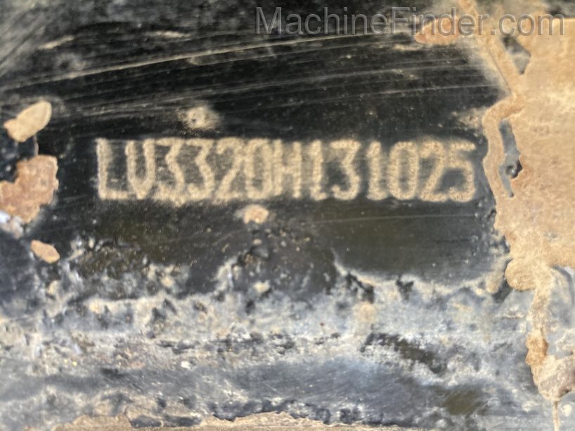 2005 John Deere 3320 Image 6