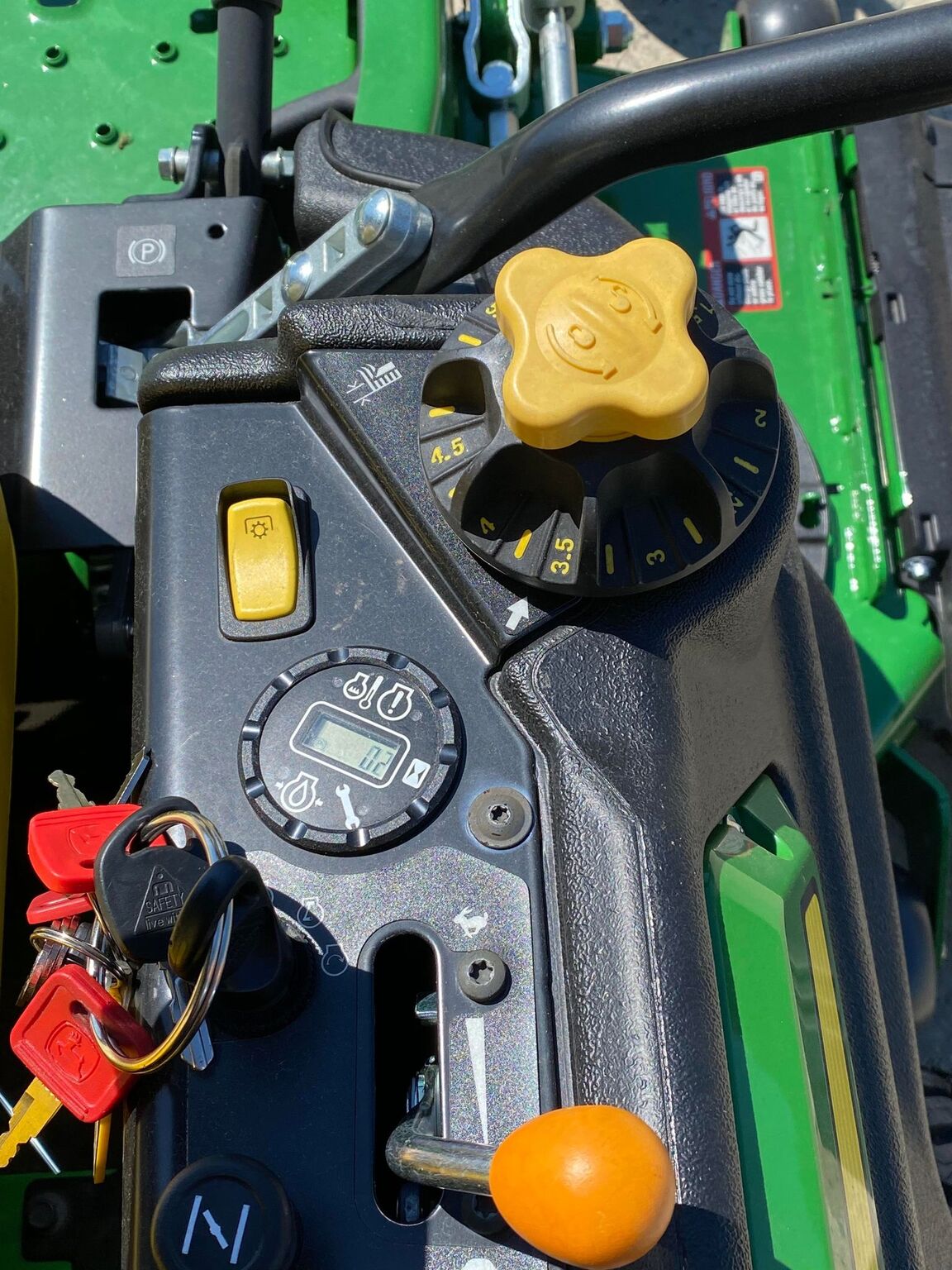 2022 John Deere Z920M Image 3