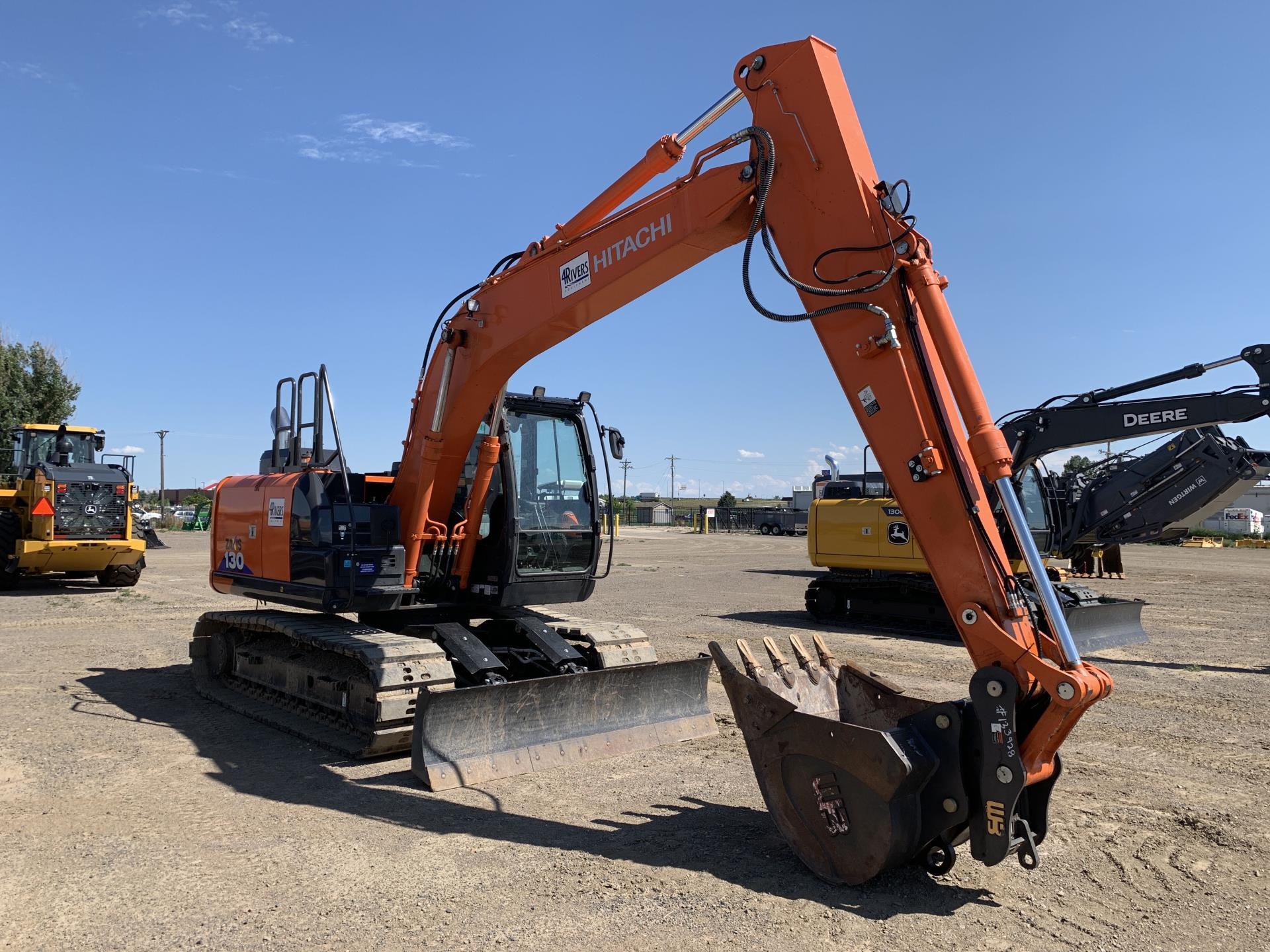 イタチミノー Hitachi Construction Machinery Americas Inc. Adds Versatile