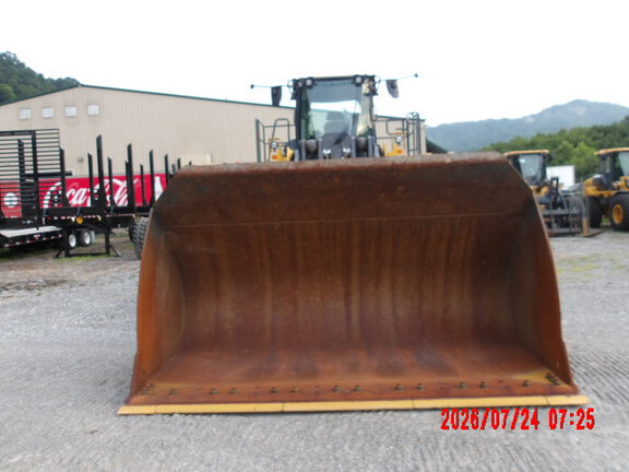 2023 John Deere 844P