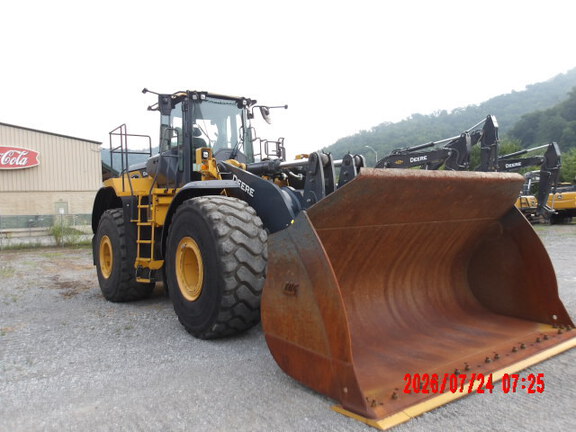 2023 John Deere 844P
