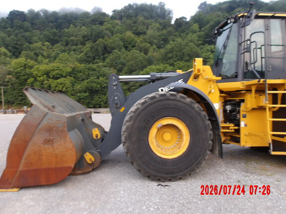2023 John Deere 844P