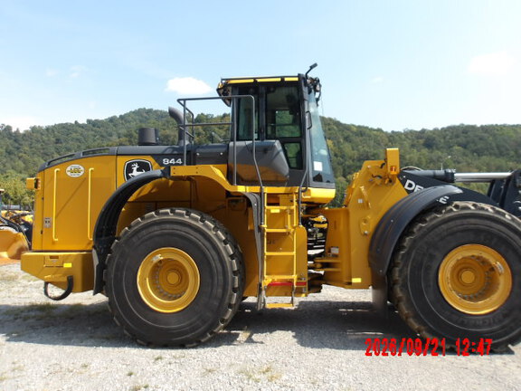 2023 John Deere 844P