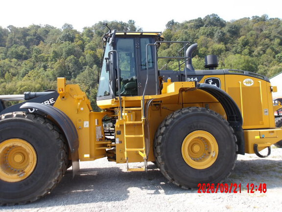 2023 John Deere 844P
