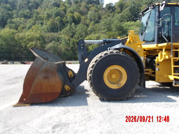 2023 John Deere 844P