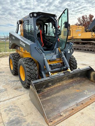 Photo of a 2023 John Deere 332G