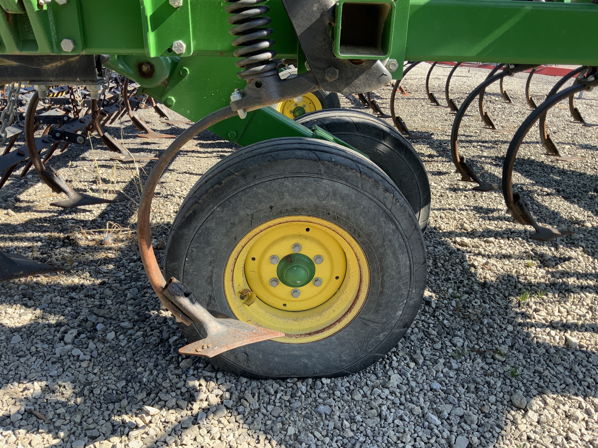 2017 John Deere 2210 Image 2