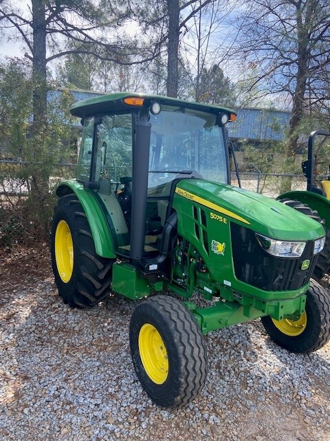 2023 John Deere 5075E Image 2