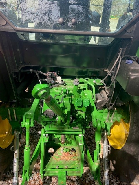 2023 John Deere 5075E Image 3