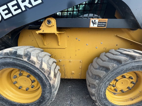 2023 John Deere 318G