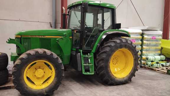 John Deere 6800
