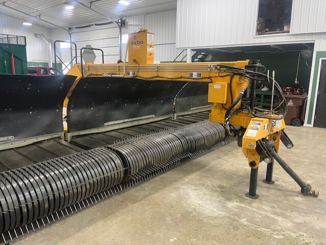 2016 Oxbo 330 Image 3