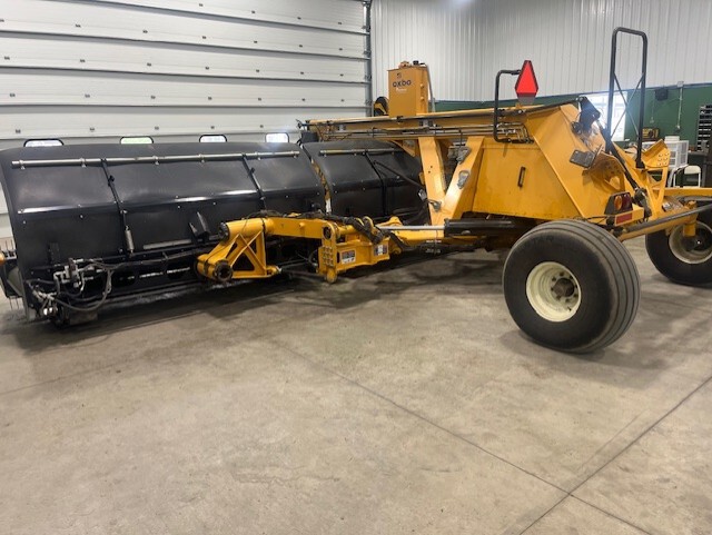 2016 Oxbo 330 Image 4