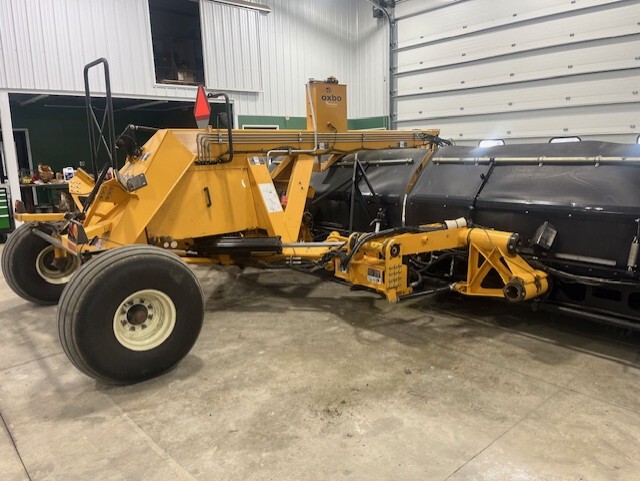 2016 Oxbo 330 Image 5