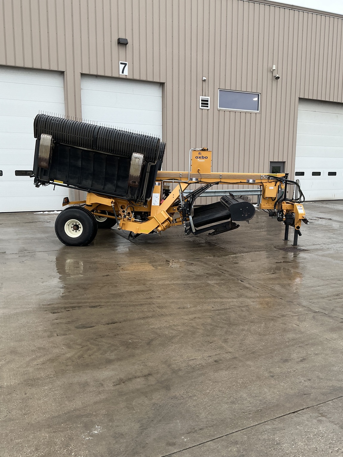 2016 Oxbo 330 Image 3