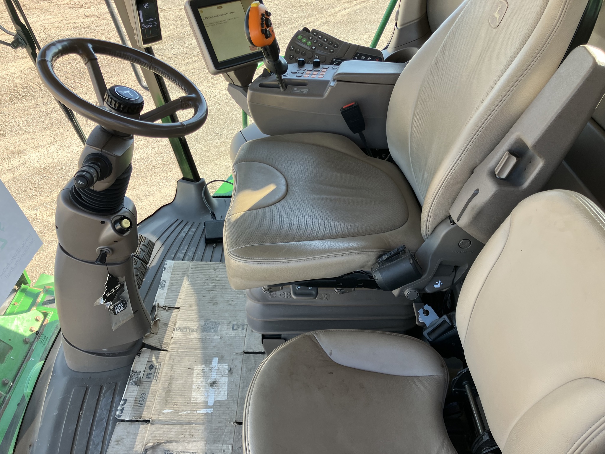 2016 John Deere S670 Image 7