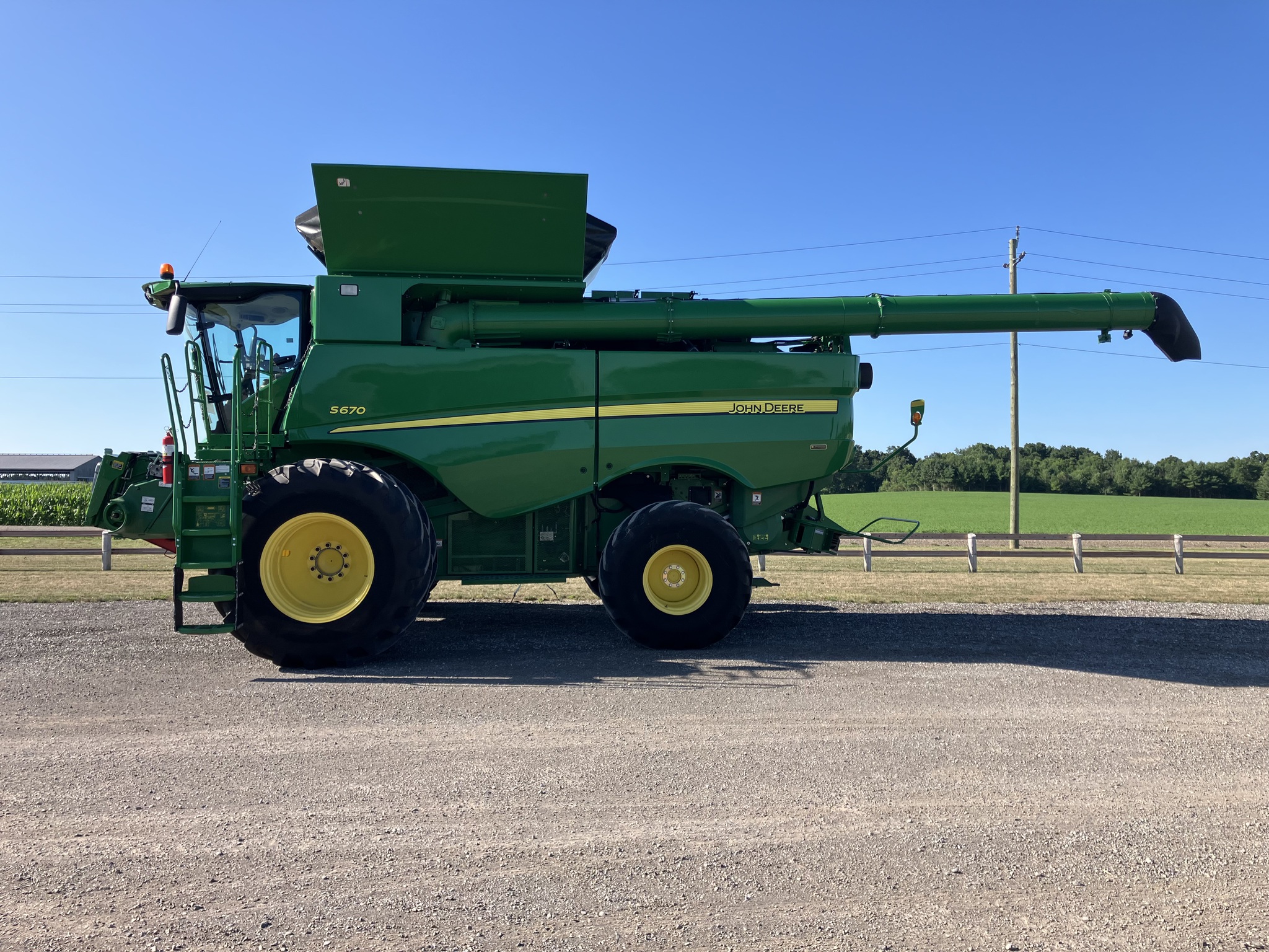 2016 John Deere S670 Image 1