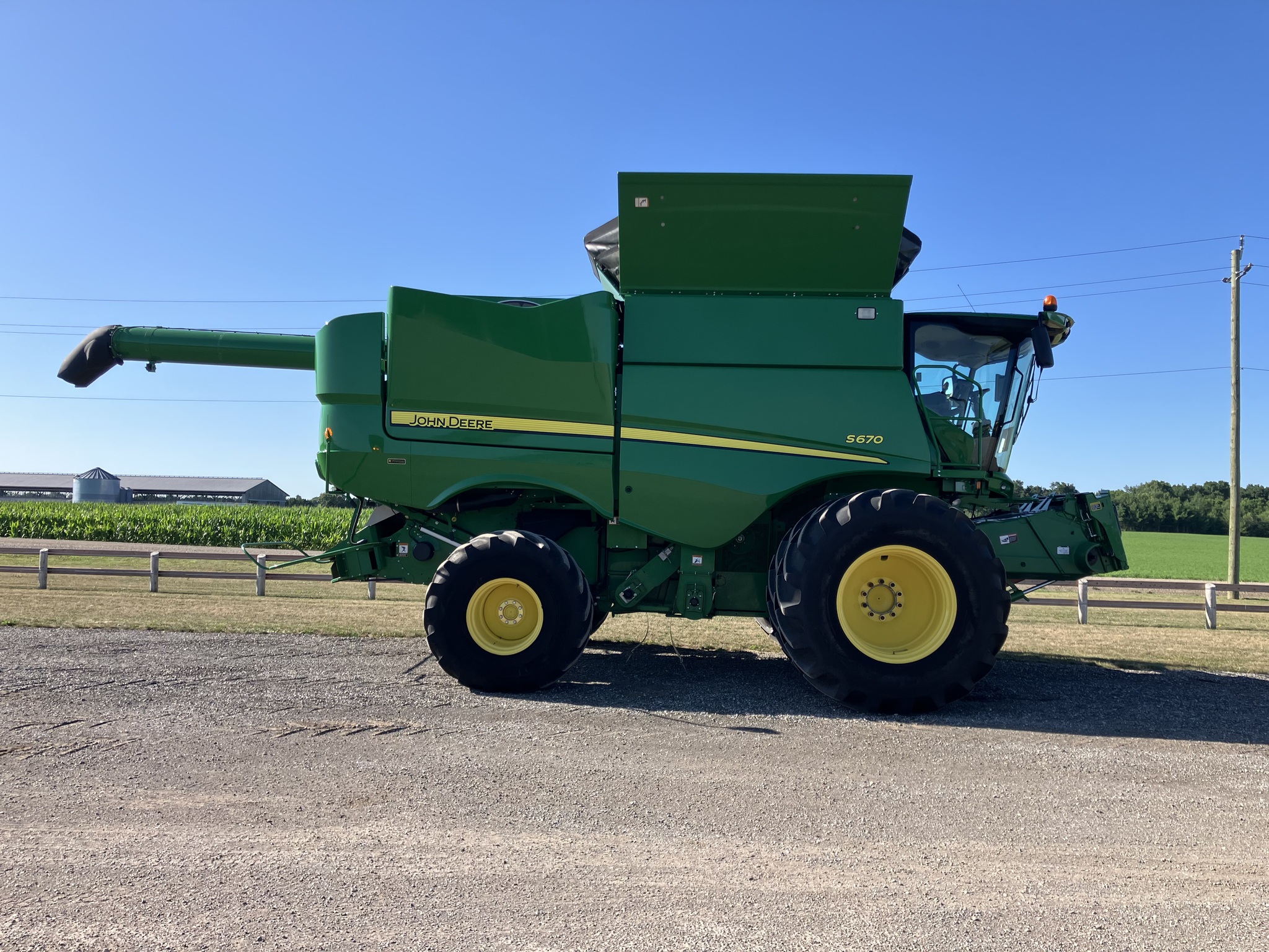 2016 John Deere S670 Image 4