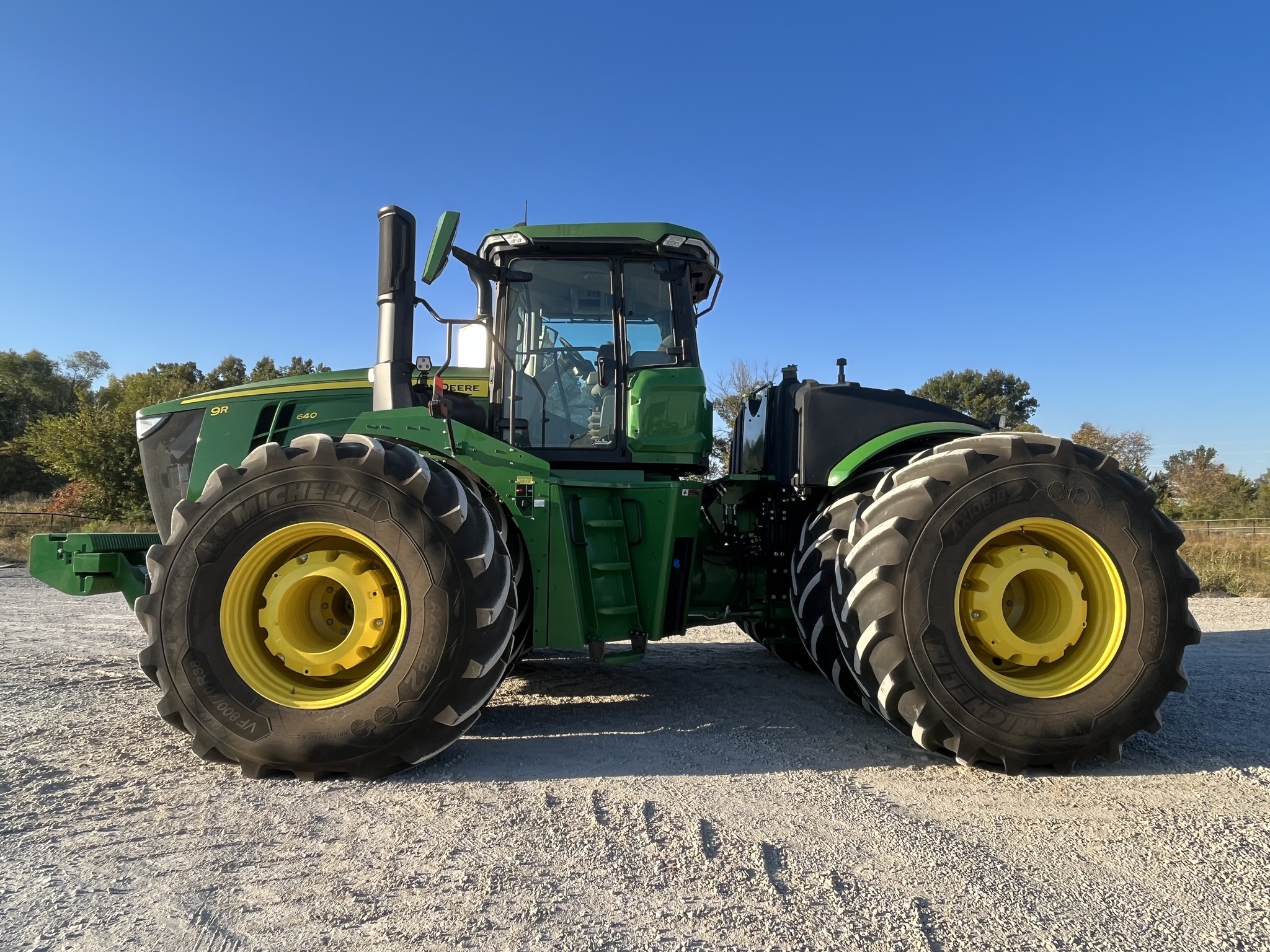  2022 John Deere 9R 640 at Heritage Tractor in Nevada, MO