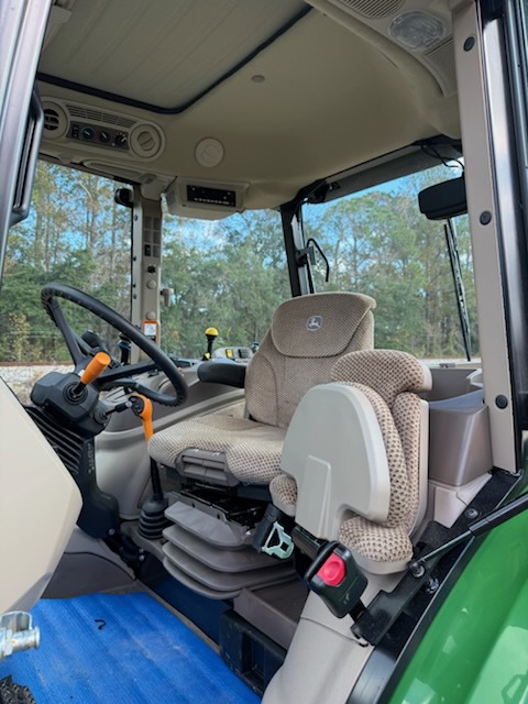 2025 John Deere 5105M Image 4