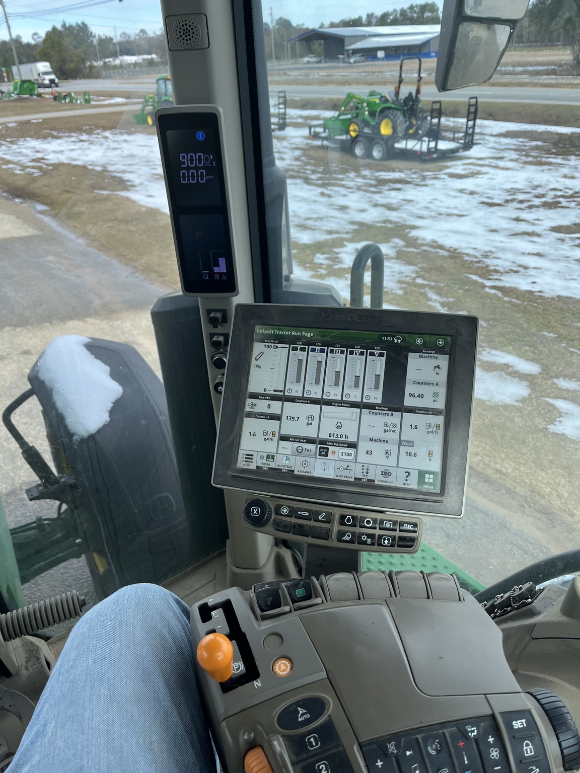 2023 John Deere 8R 250 Image 7