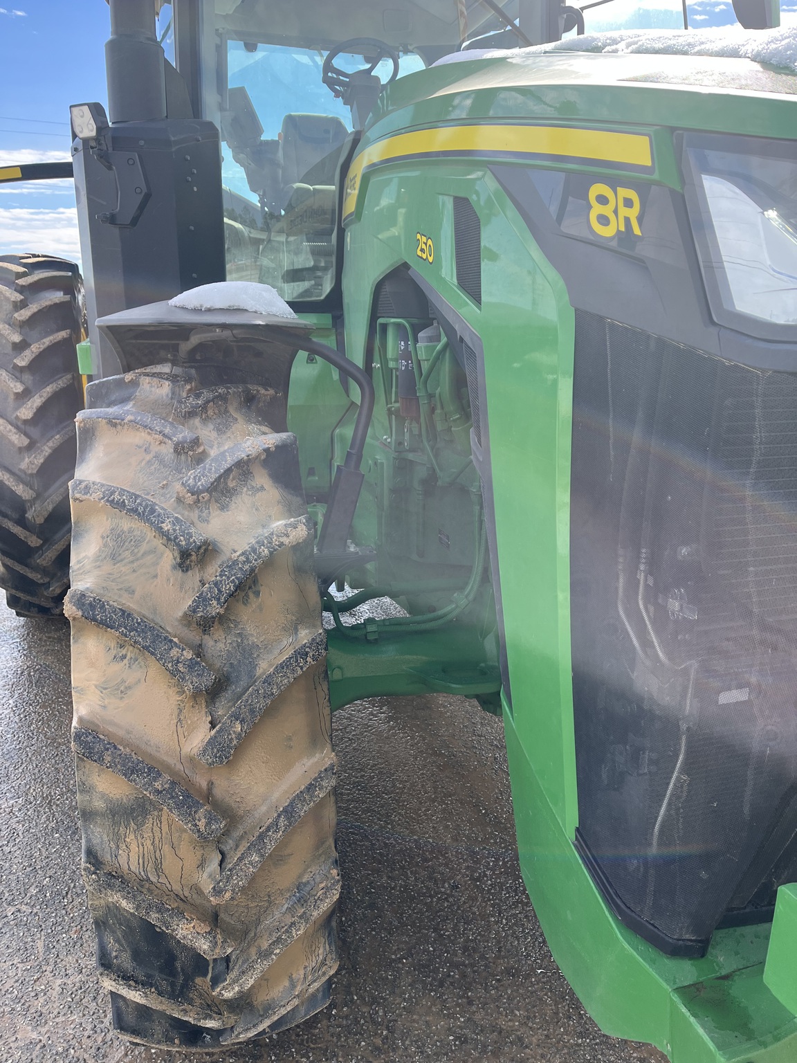 2023 John Deere 8R 250 Image 4