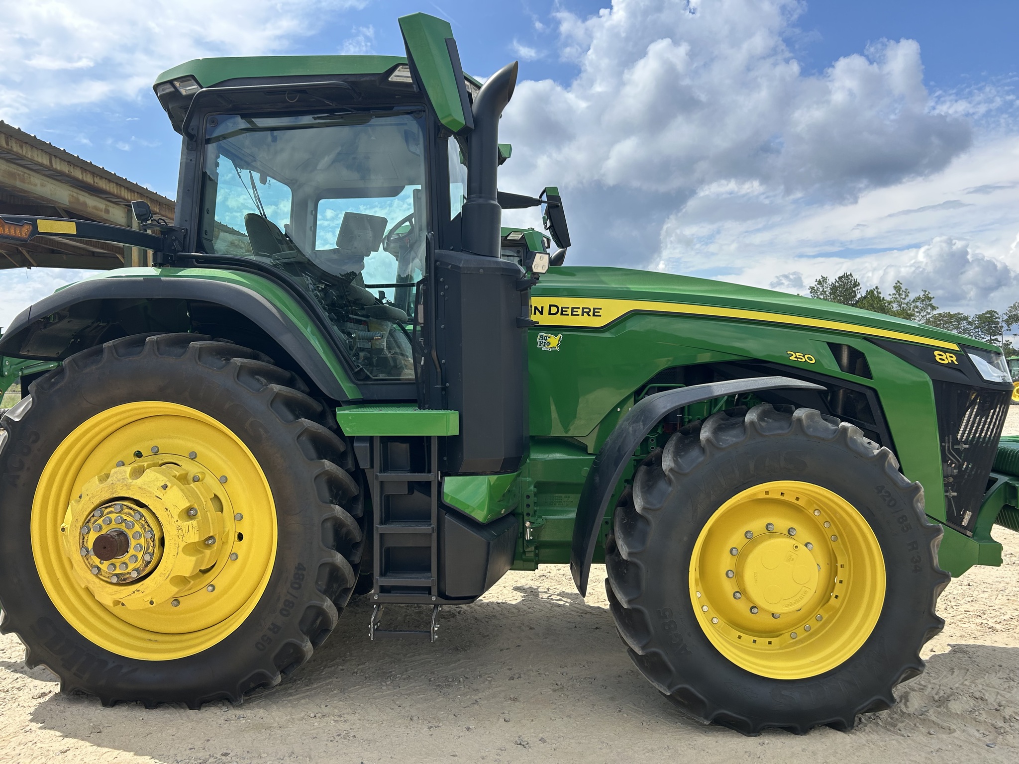 2023 John Deere 8R 250 Image 5