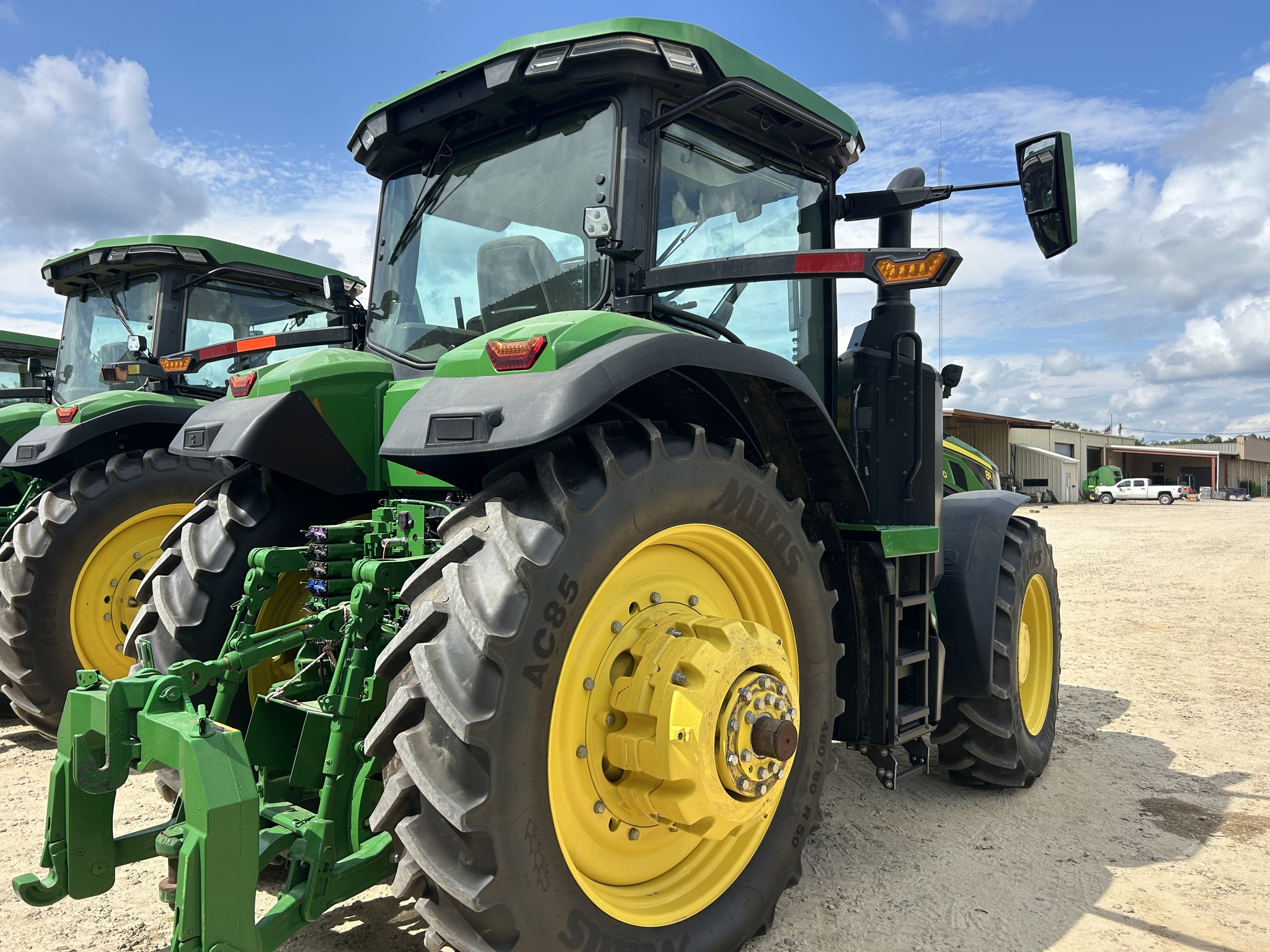 2023 John Deere 8R 250 Image 6