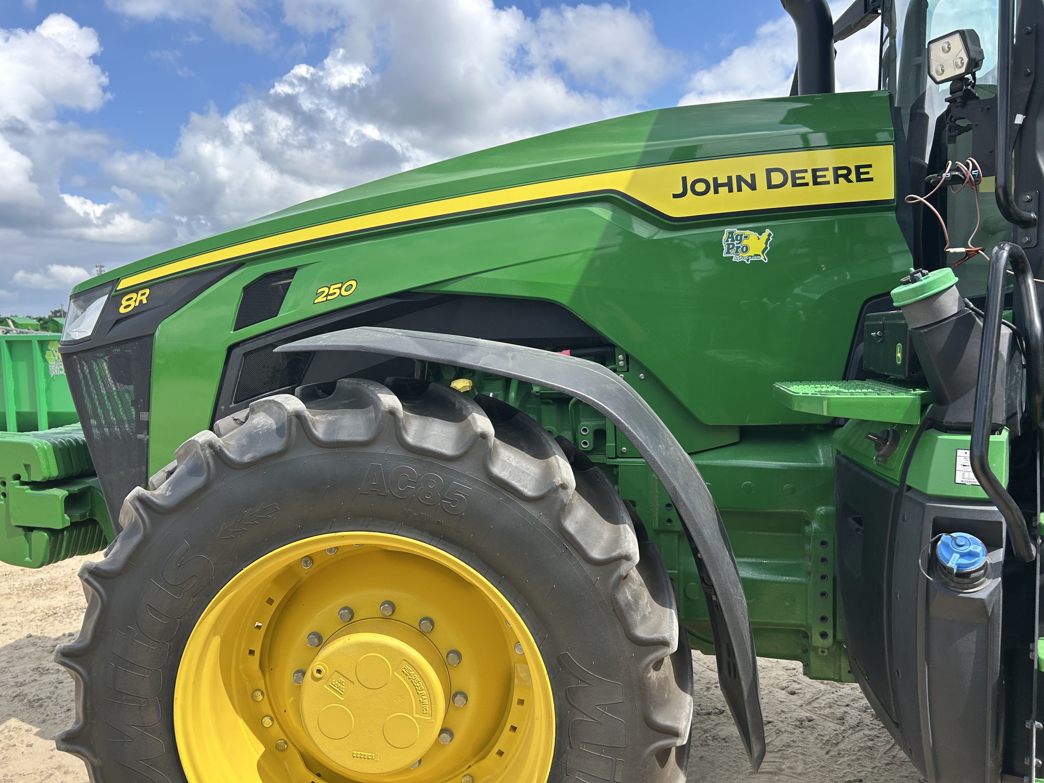 2023 John Deere 8R 250 Image 10