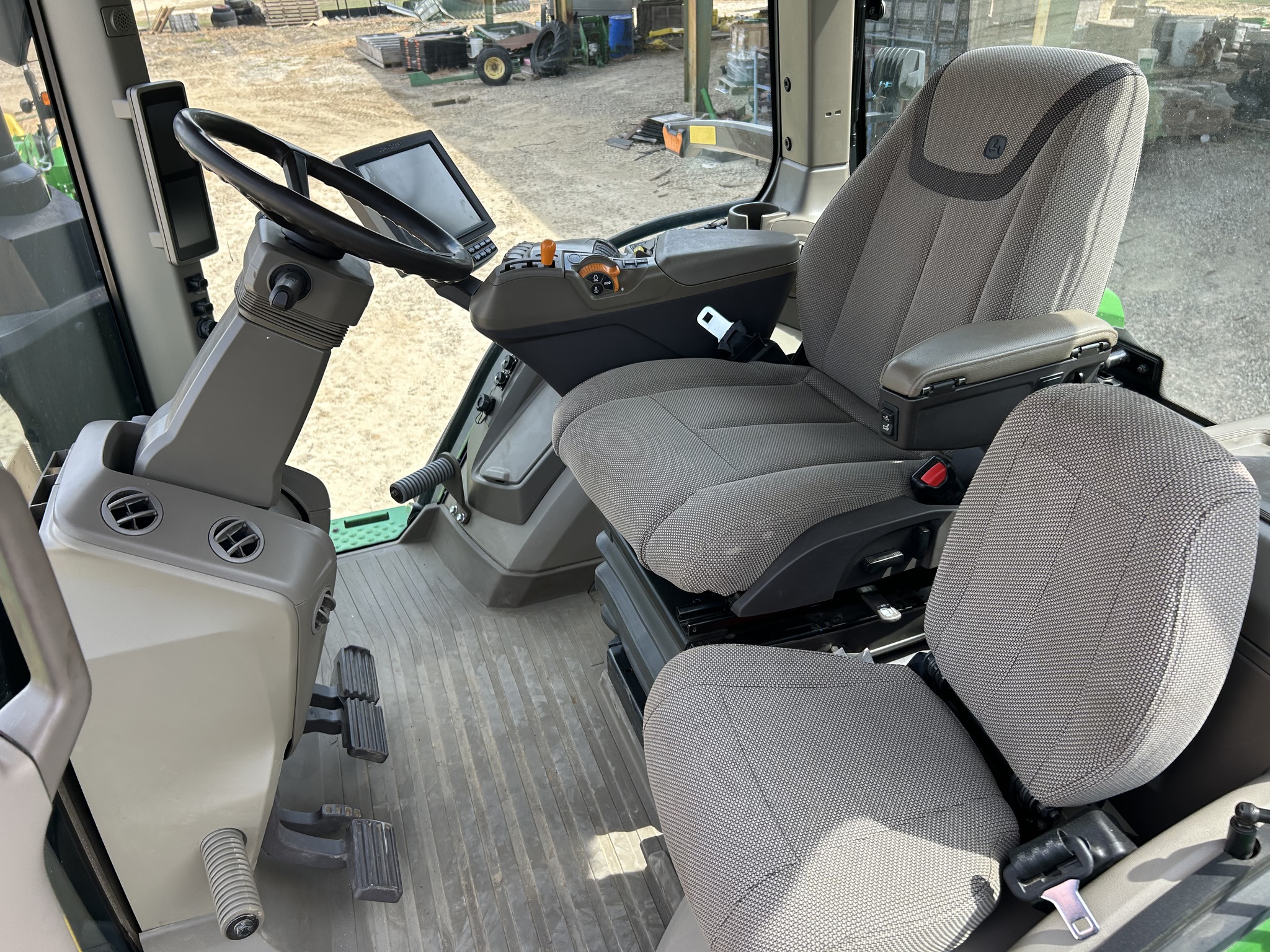 2023 John Deere 8R 250 Image 11