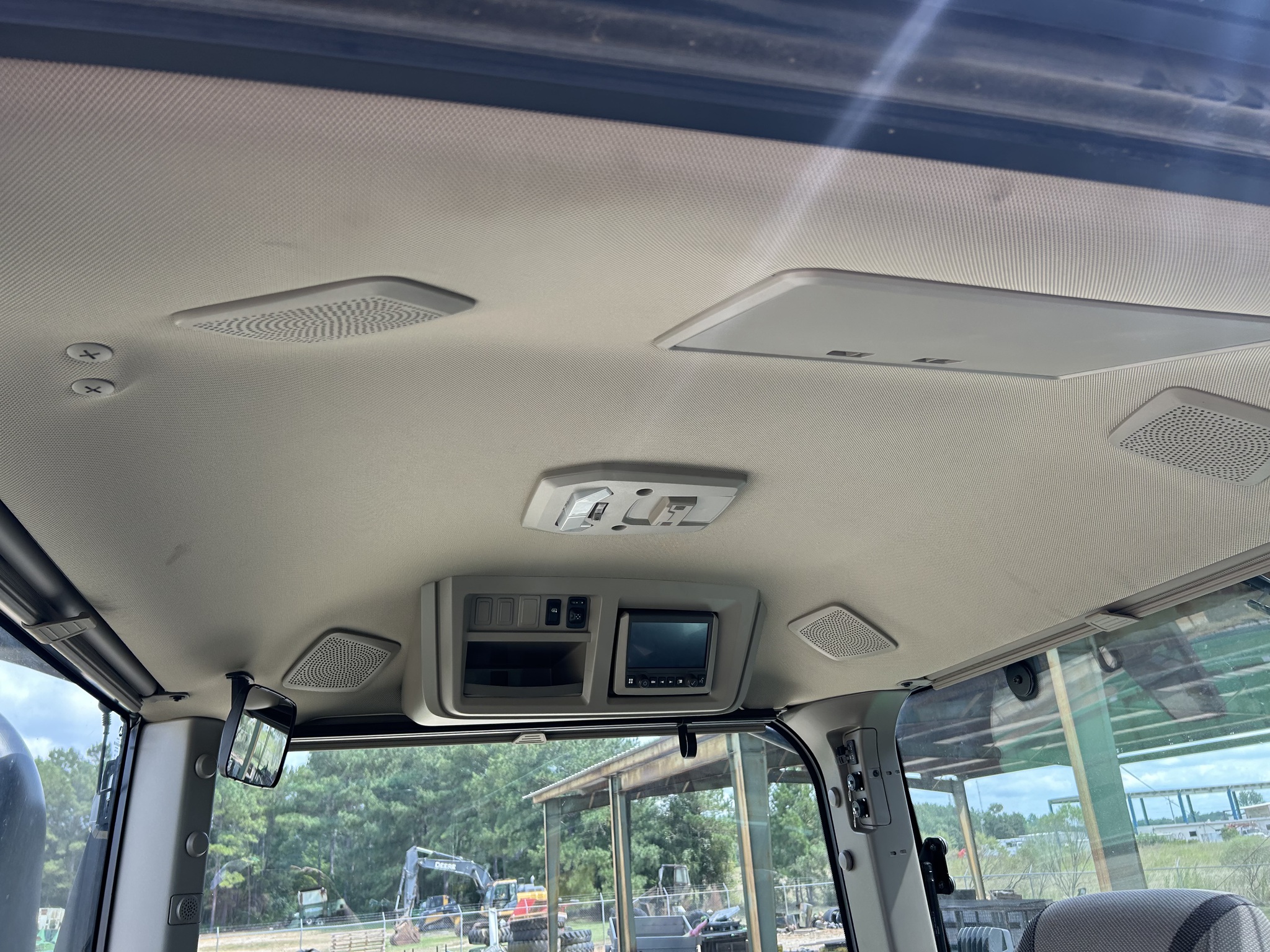 2023 John Deere 8R 250 Image 12