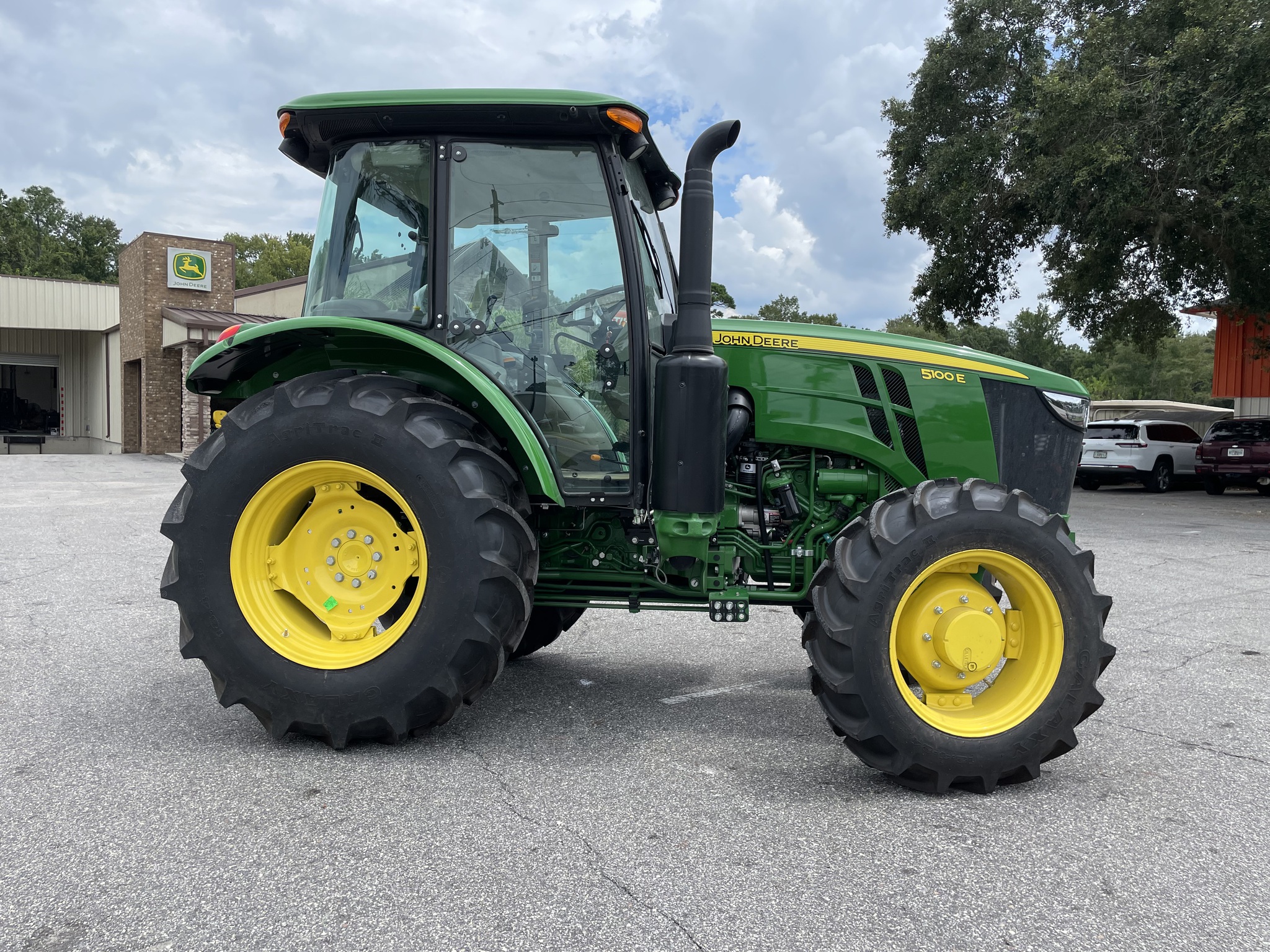 2025 John Deere 5100E Image 5