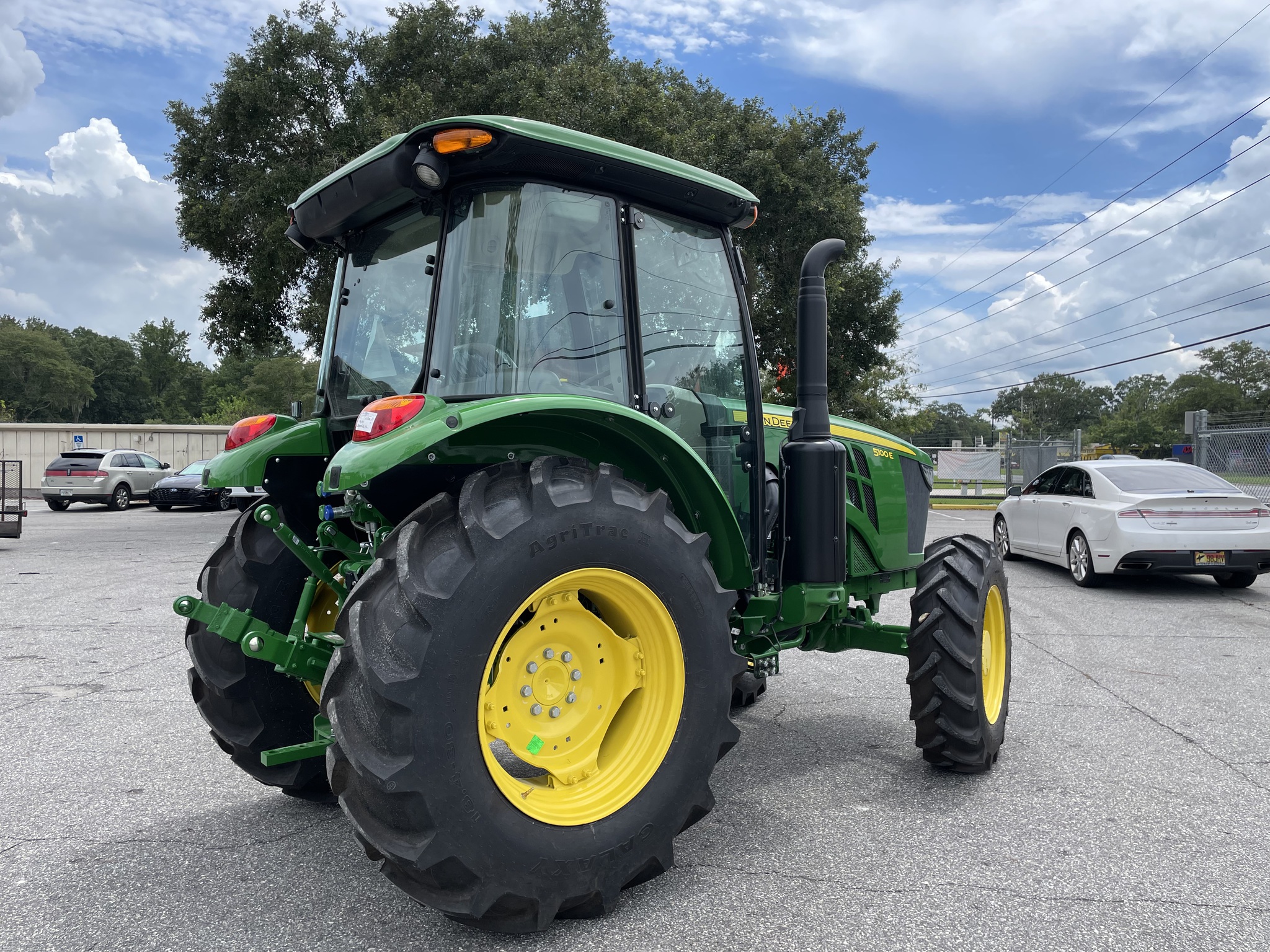 2025 John Deere 5100E Image 6