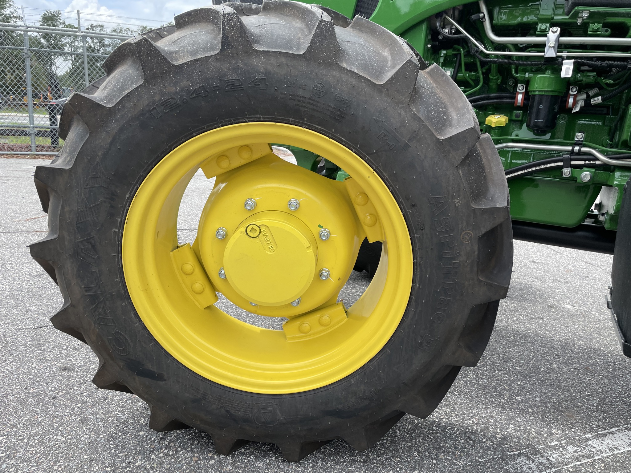 2025 John Deere 5100E Image 11
