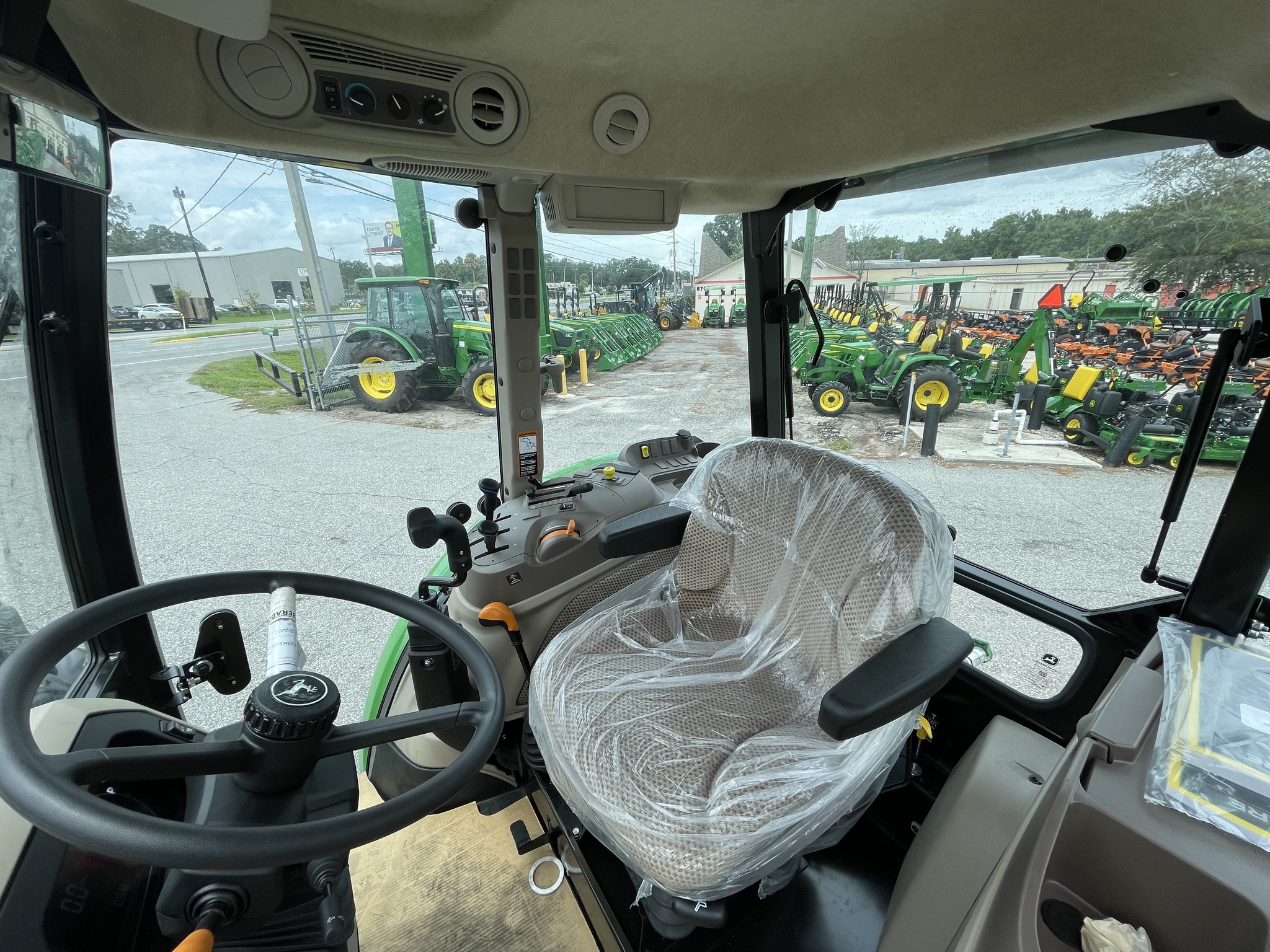 2025 John Deere 5100E Image 12