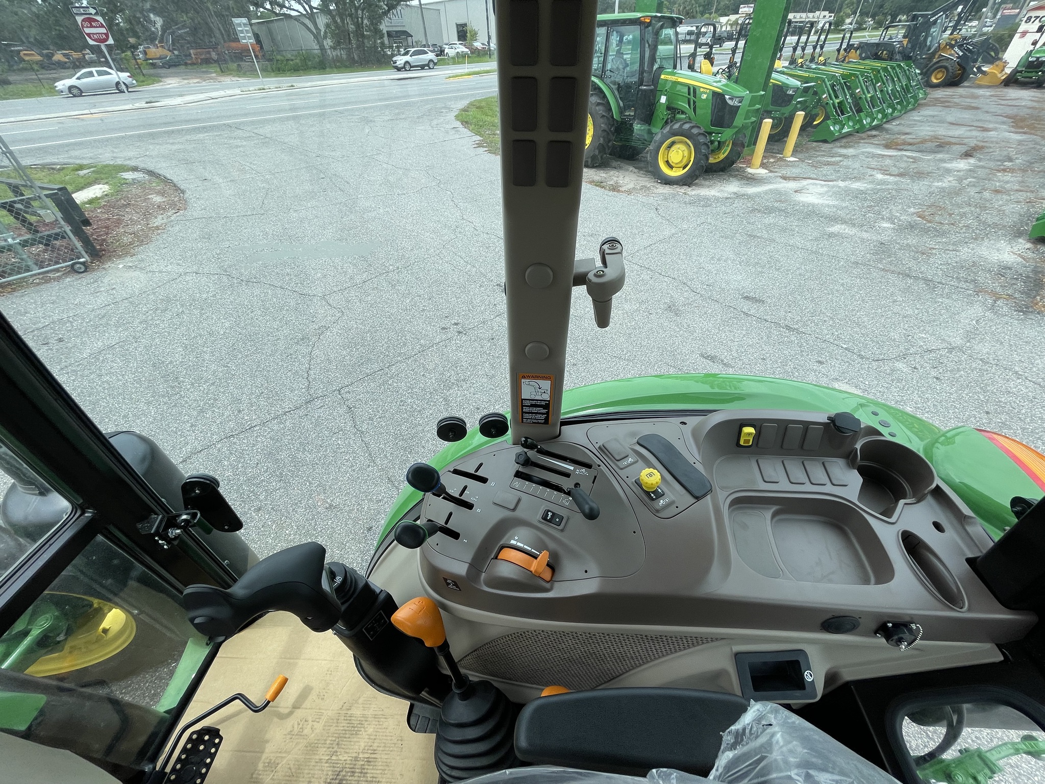 2025 John Deere 5100E Image 13