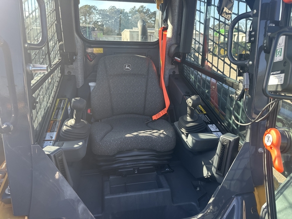 2024 John Deere 325G Photo 4