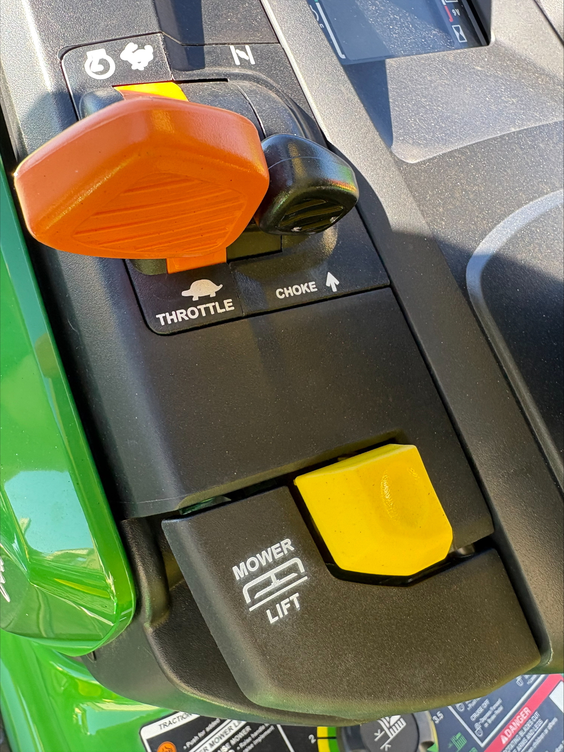 2024 John Deere X370 Image 9