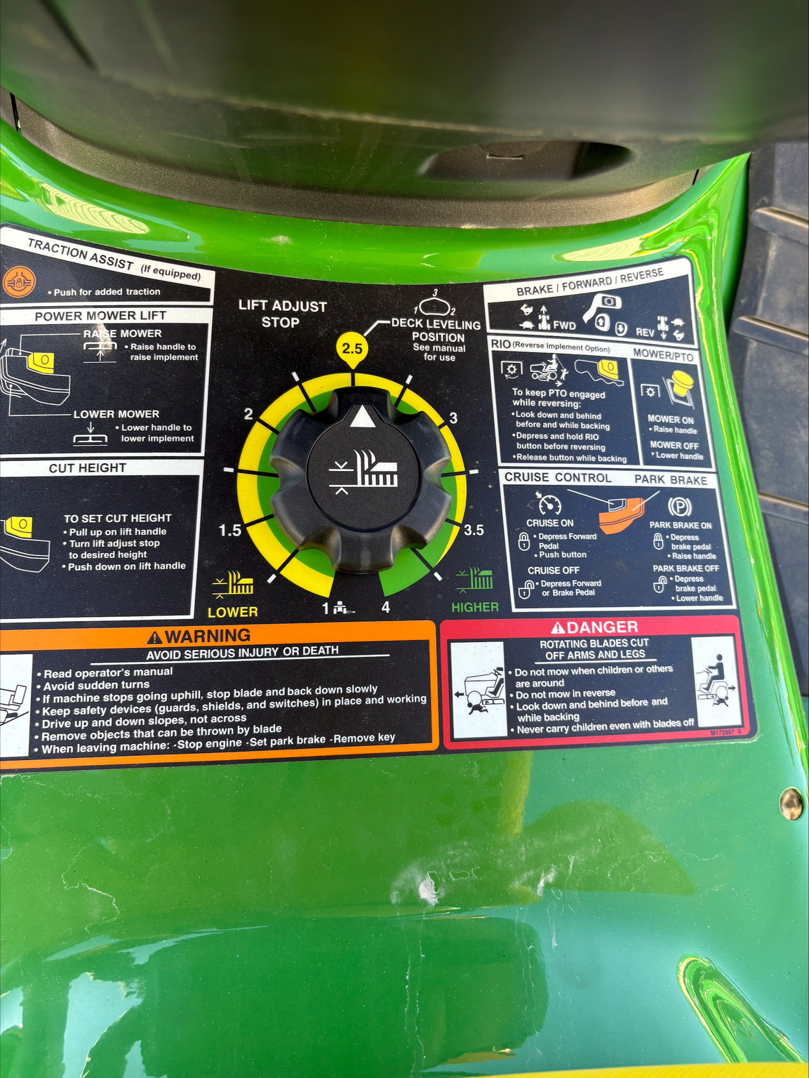 2024 John Deere X370 Image 10