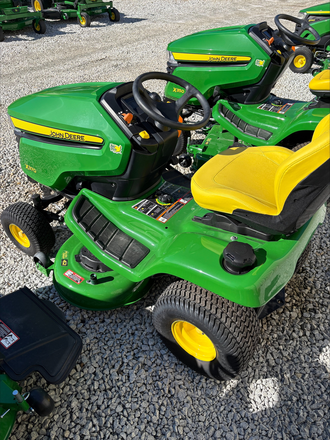 2024 John Deere X370 Image 4