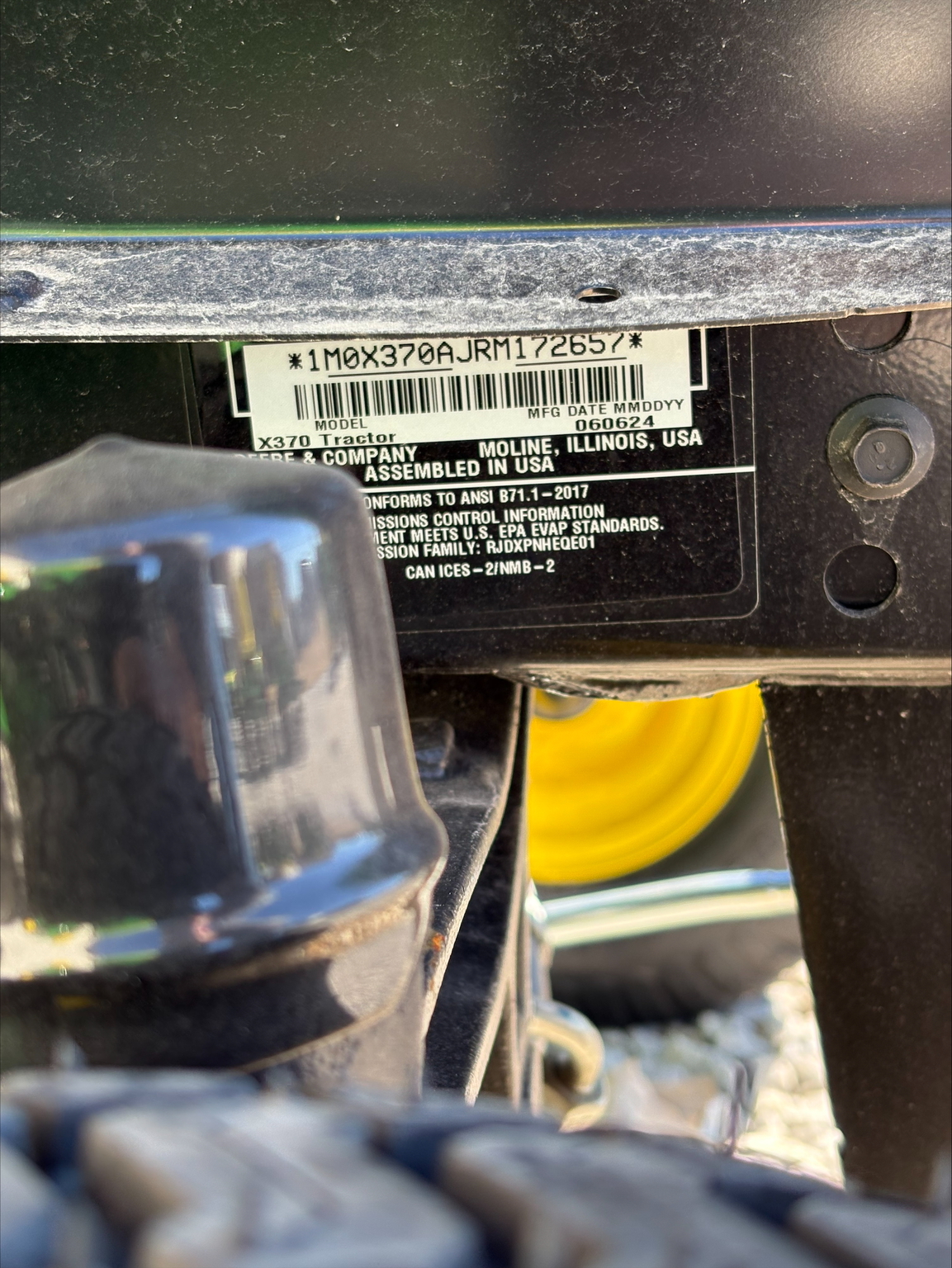 2024 John Deere X370 Image 11