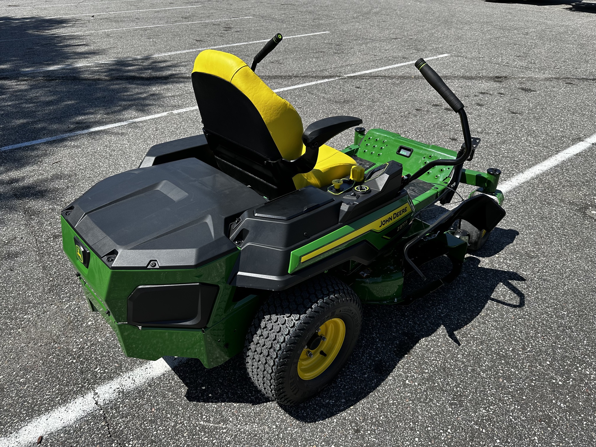 2025 John Deere Z370R Image 3