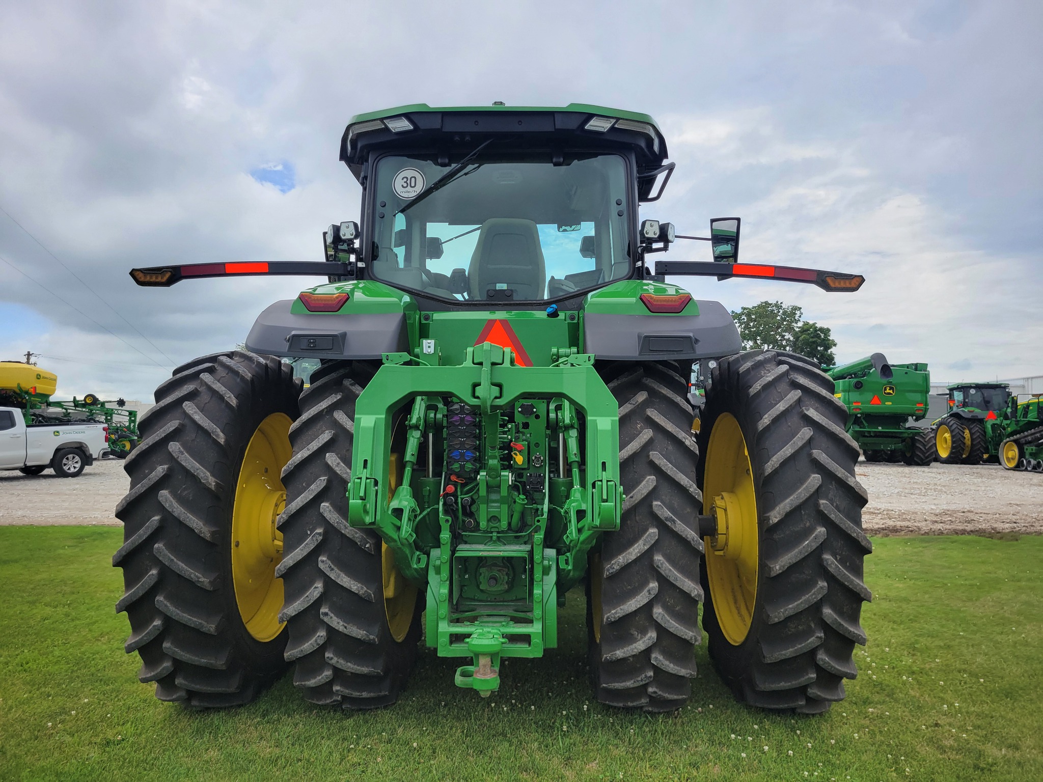  2024 John Deere 8R 370 at Heritage Tractor in Roanoke, IL