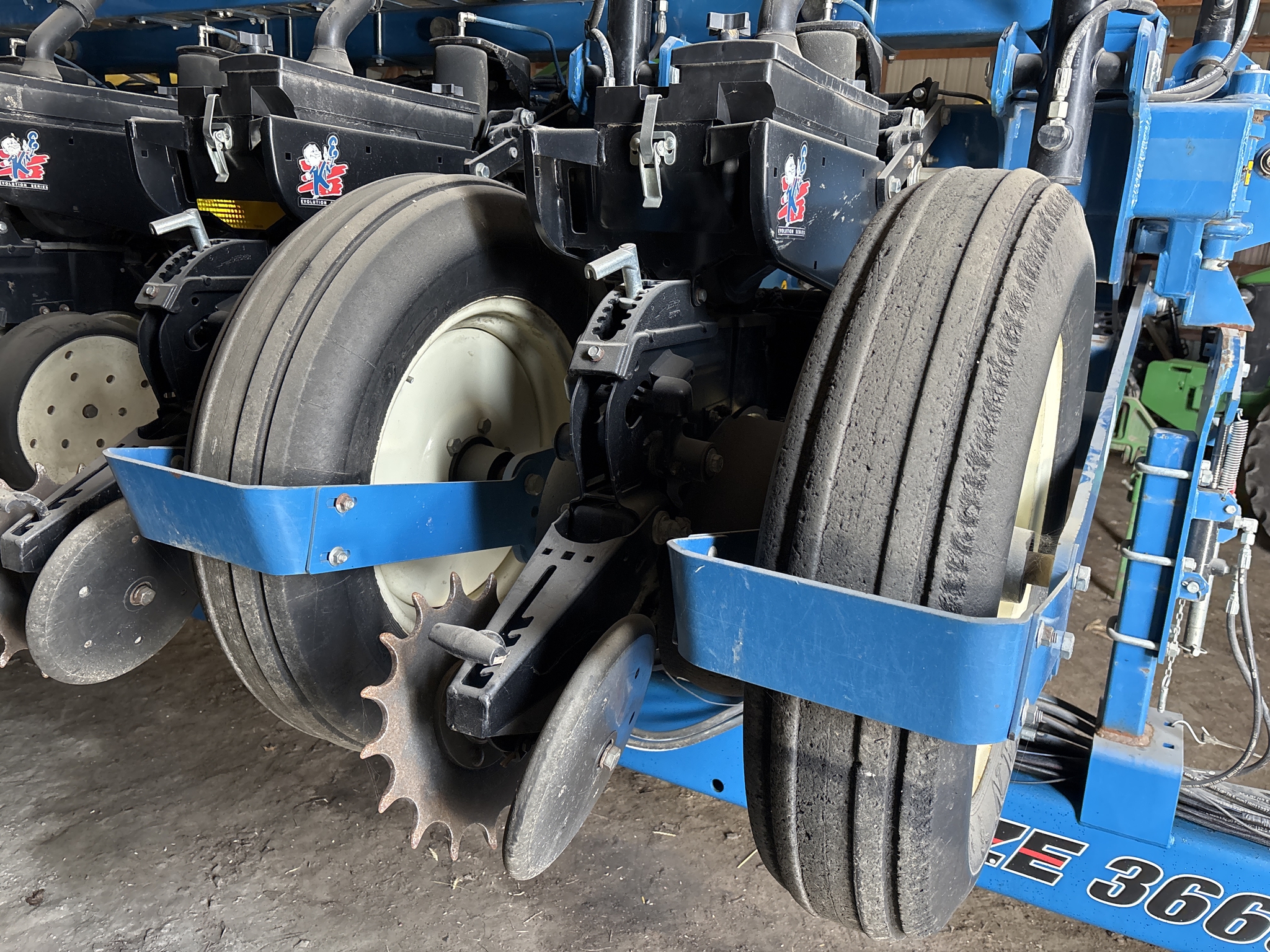 Used 2015 Kinze 3660 Planters: Drawn at Koenig Equipment in Rushville, IN - PhotoXL17