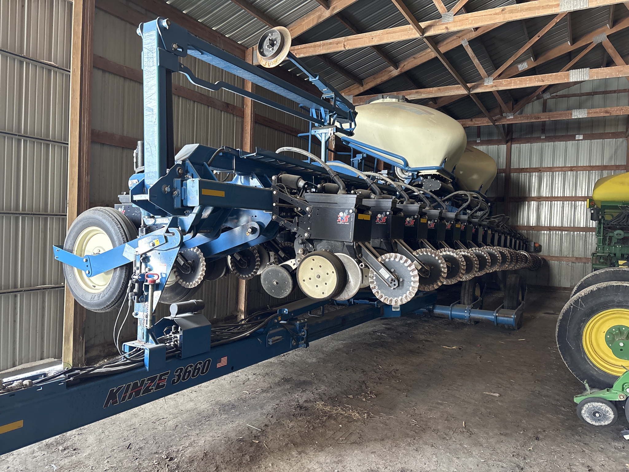 Used 2015 Kinze 3660 Planters: Drawn at Koenig Equipment in Rushville, IN - PhotoXL15