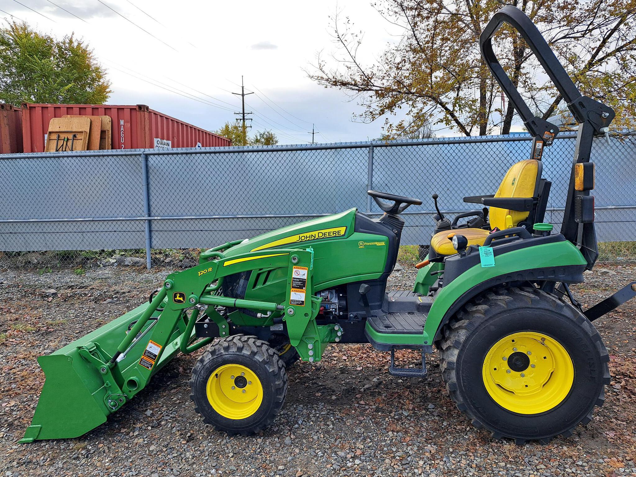 2023 John Deere 2025R Image 2